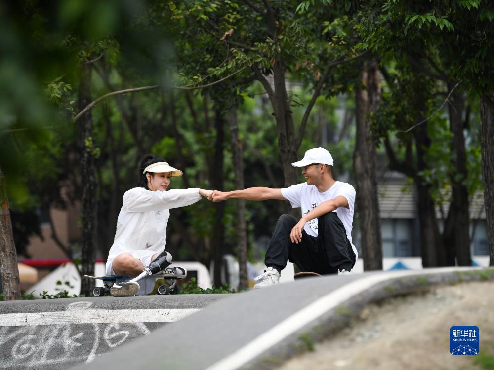 皇冠真人玩游戏